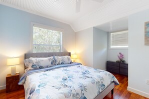 3 slaapkamers, een strijkplank/strijkijzer, internet, beddengoed