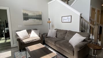 Smart TV, fireplace, DVD player, table tennis