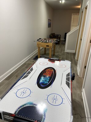 Games room - Downtown Clayton Townhouse (Clayton)
