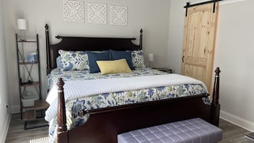 4 bedrooms, desk, iron/ironing board, free WiFi