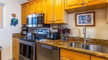 Condo, 3 Bedrooms | Private kitchen | Coffee/tea maker, fridge, oven, toaster