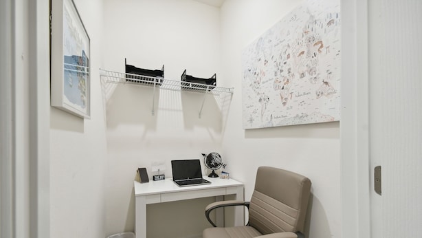 A small office with a desk, chair, and a wall with a map. - 7704oml-solterra Resort 7 Bedroom Home by RedAwning (Davenport)