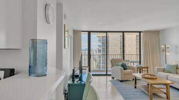 Condo, 1 Bedroom | Living area