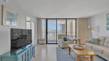 Condo, 1 Bedroom | Living area