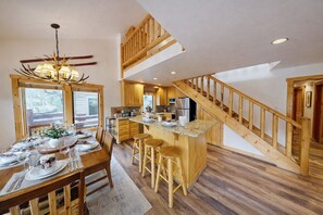 Kondominium, 3 kamar tidur | Tempat makan