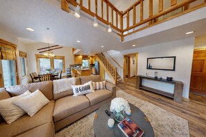 Kondominium, 3 kamar tidur | Area keluarga | Smart TV