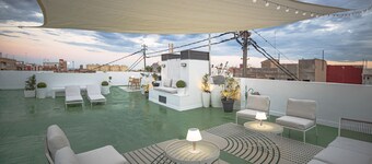 NEW renovated room in Malvarrosa Beach (No A/C)