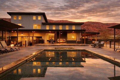 Exclusive Retreats Desert Panorama with Private Pool, Hot Tub, Bocce Court