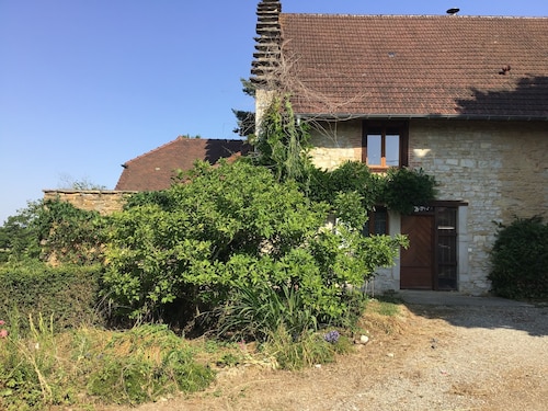 Maison de Caractère, Ferme Rénovée Avec un Grand Terrain Ombragé