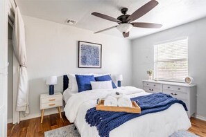 3 多间卧室、办公桌、免费 WiFi、床单