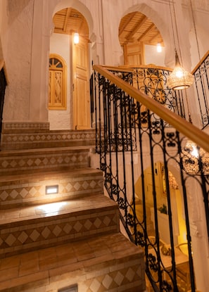 Handrails in stairways - RIAD NILA  (Chefchaouen)