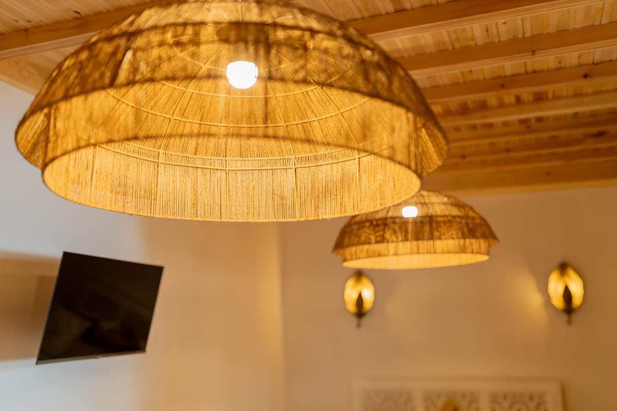 ACKSHOUR | In-room safe, blackout drapes, soundproofing, iron/ironing board