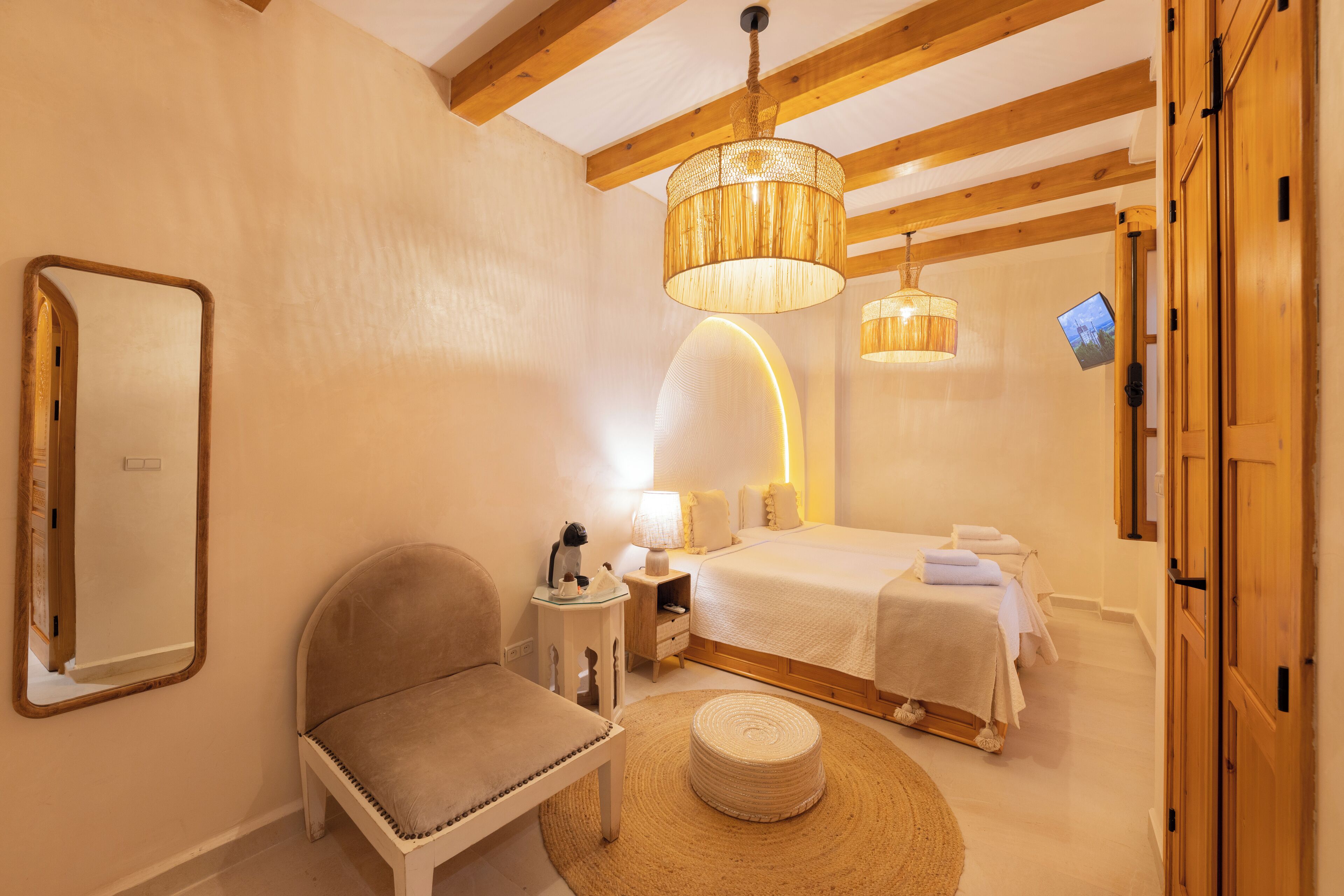  BAB NOUKBA | In-room safe, blackout drapes, soundproofing, iron/ironing board