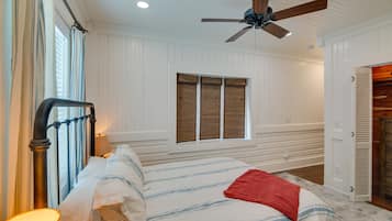 2 bedrooms, desk, internet, bed sheets