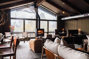 Lobby - AWOL Stowe (Stowe)