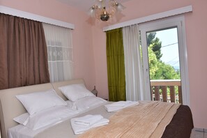 4 bedrooms, free WiFi, bed sheets