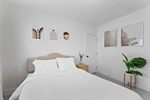 3 camere, una scrivania, ferro/asse da stiro, Wi-Fi gratuito