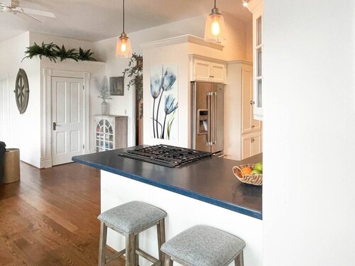 Amazing Water Views! Modern 2B in Historic Suite