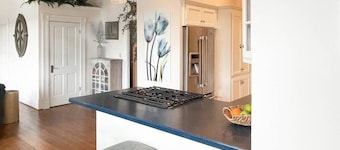 Amazing Water Views! Modern 2B in Historic Suite