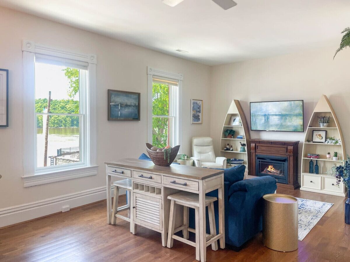 Smart TV, fireplace, books