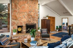 Interior - Casa De Los Cedros - A Timeless Sedona Mid Century (Sedona)