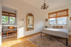 3 chambres, fer et planche à repasser, Wi-Fi, draps fournis