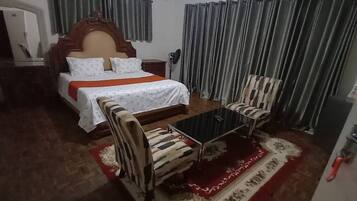 1 多间卧室、熨斗/熨衣板、WiFi、床单