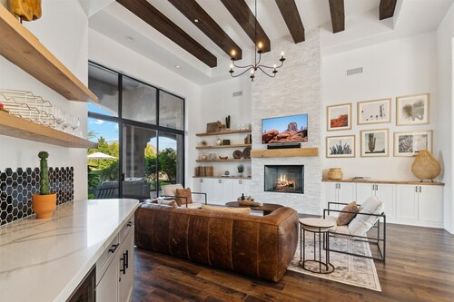 Scottsdale Paradise- POOL, Spa, Pickleball/Basketball, Fire Pit & Great HIKING!