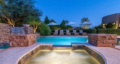 Scottsdale Paradise- POOL, Spa, Pickleball/Basketball, Fire Pit & Great HIKING!