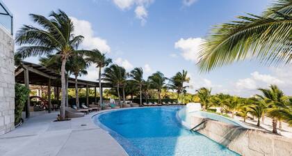 Pen 9C · Apartment on the beach! Infinity pool