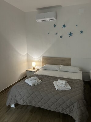 Room, 1 Bedroom, Sea View | Individually decorated, desk, free WiFi, bed sheets