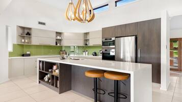 Micro-ondes, four, plaque de cuisson, lave-vaisselle