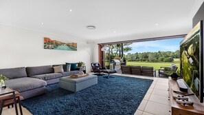 TV, fireplace - PEPPERTREE PONDS - THE VINTAGE HOLIDAY HOUSES (POKOLBIN)