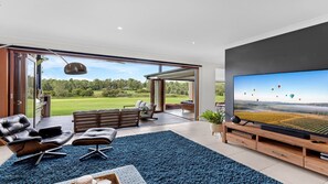 TV, fireplace - PEPPERTREE PONDS - THE VINTAGE HOLIDAY HOUSES (POKOLBIN)