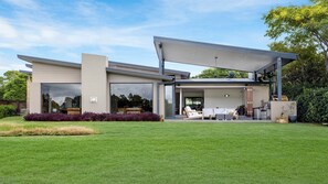 Exterior - PEPPERTREE PONDS - THE VINTAGE HOLIDAY HOUSES (POKOLBIN)