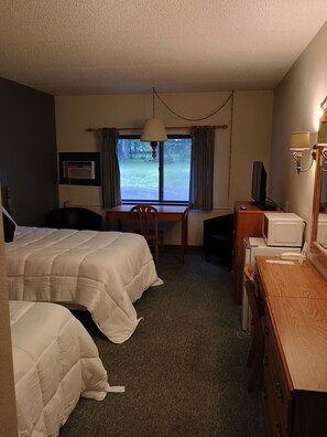 Desk, laptop workspace, blackout drapes, iron/ironing board - Landmark Motel (Clintonville)