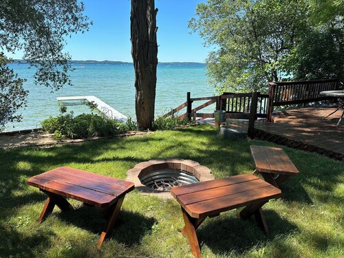 A New listing 2024! Blue Dream Cottage on Torch Lake