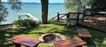 A New listing 2024! Blue Dream Cottage on Torch Lake
