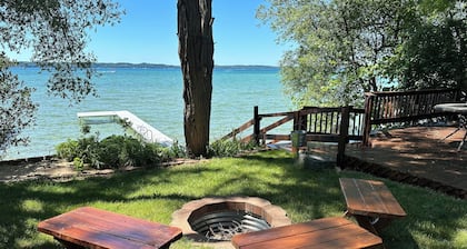 A New listing 2024! Blue Dream Cottage on Torch Lake