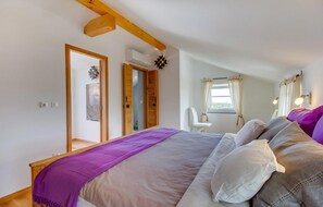 3 bedrooms, free WiFi, bed sheets - Beach front home in Plat (Plat)