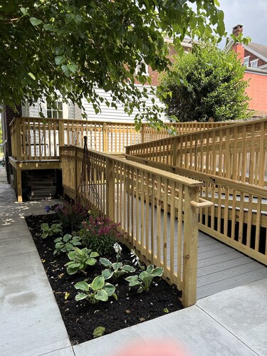 IDEAL LOCATION DOWNTOWN-groups&families! Living rooms on 3 levels-ADA accessible