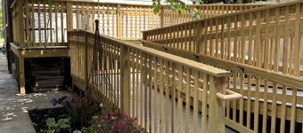 IDEAL LOCATION DOWNTOWN-groups&families! Living rooms on 3 levels-ADA accessible