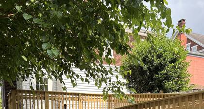 IDEAL LOCATION DOWNTOWN-groups&families! Living rooms on 3 levels-ADA accessible