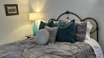 4 bedrooms, desk, iron/ironing board, free WiFi