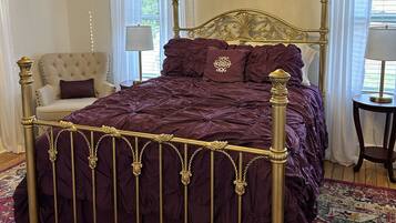 4 bedrooms, desk, iron/ironing board, free WiFi