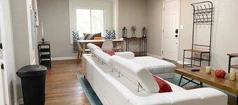 Entire quadplex, 4 apts, group/pet friend, walkable to best of Historic Roswell!