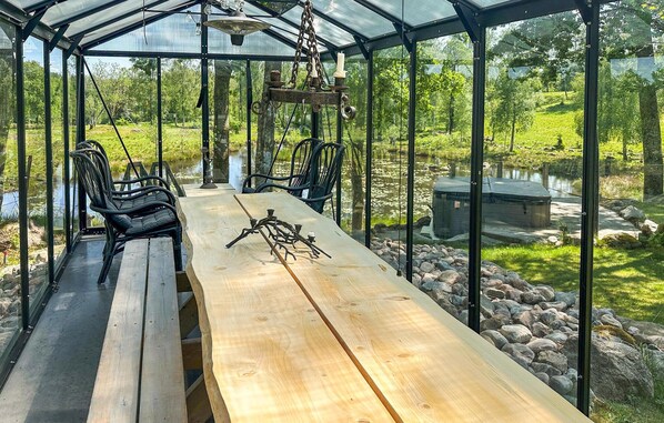 Outdoor dining
