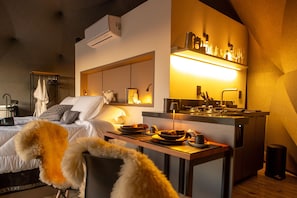 Honeymoon Cabin, Jetted Tub, Mountain View | Private kitchen