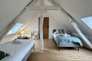 6 bedrooms, WiFi, bed sheets