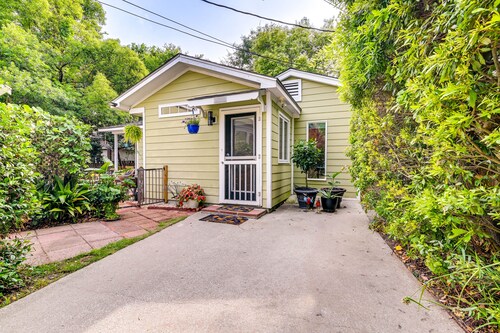 Cute Georgetown Villa  < 1 Mi to Historic District
